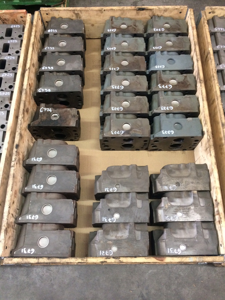 TESTATA MOTORE MAN D2865 / D2866 2V / D2876 2V / D2848 2V / D2840 2V / D2842 2V - Cabezal de bloque: foto 2 TESTATA MOTORE MAN D2865 / D2866 2V / D2876 2V / D2848 2V / D2840 2V / D2842 2V - Cabezal de bloque: foto 2