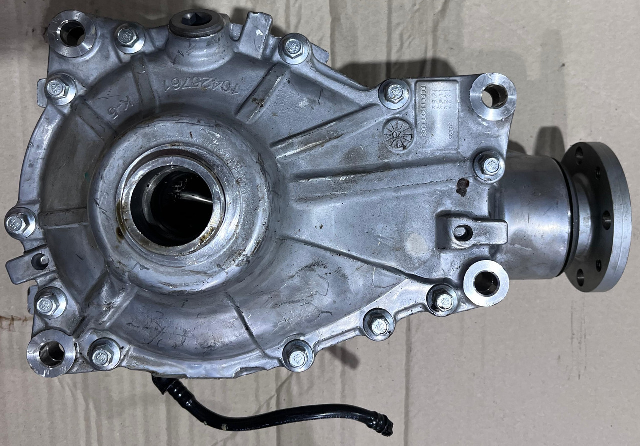 BMW 7558153 FRONT DIFFERENTIAL - Caja de cambios y piezas para Otros maquinaria: foto 1 BMW 7558153 FRONT DIFFERENTIAL - Caja de cambios y piezas para Otros maquinaria: foto 1