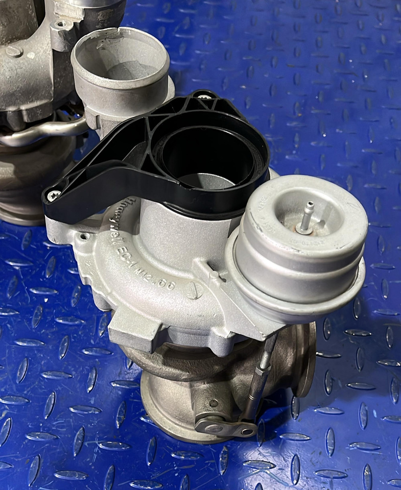 BMW Turbocharger S63N/R 4.4L V8 7849045+7849044 (SET) - Turbocompresor: foto 4 BMW Turbocharger S63N/R 4.4L V8 7849045+7849044 (SET) - Turbocompresor: foto 4