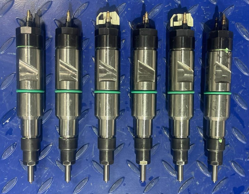 LIEBHERR Injector 600D1 10138687 - Inyector para Maquinaria de construcción: foto 1 LIEBHERR Injector 600D1 10138687 - Inyector para Maquinaria de construcción: foto 1