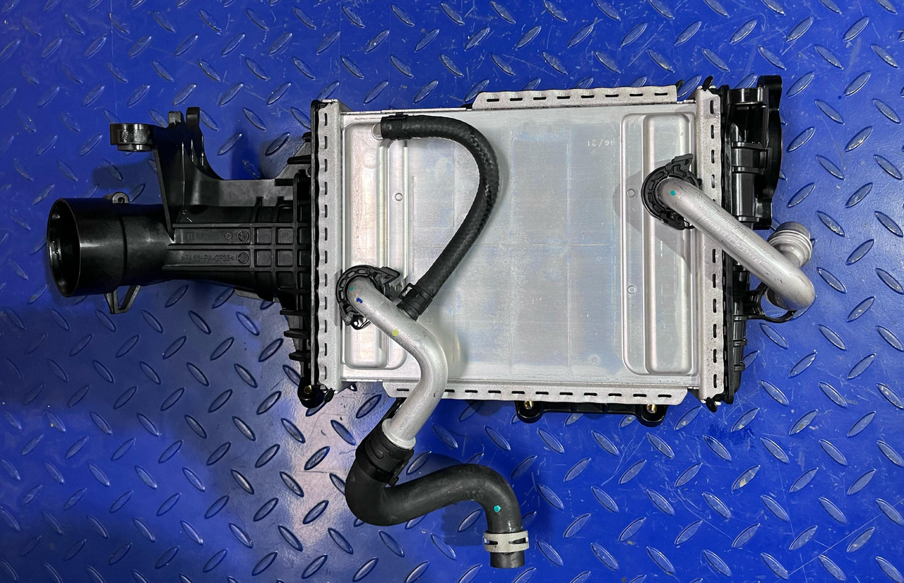 MAHLE Mercedes Benz A6560903900 - Intercooler: foto 1 MAHLE Mercedes Benz A6560903900 - Intercooler: foto 1