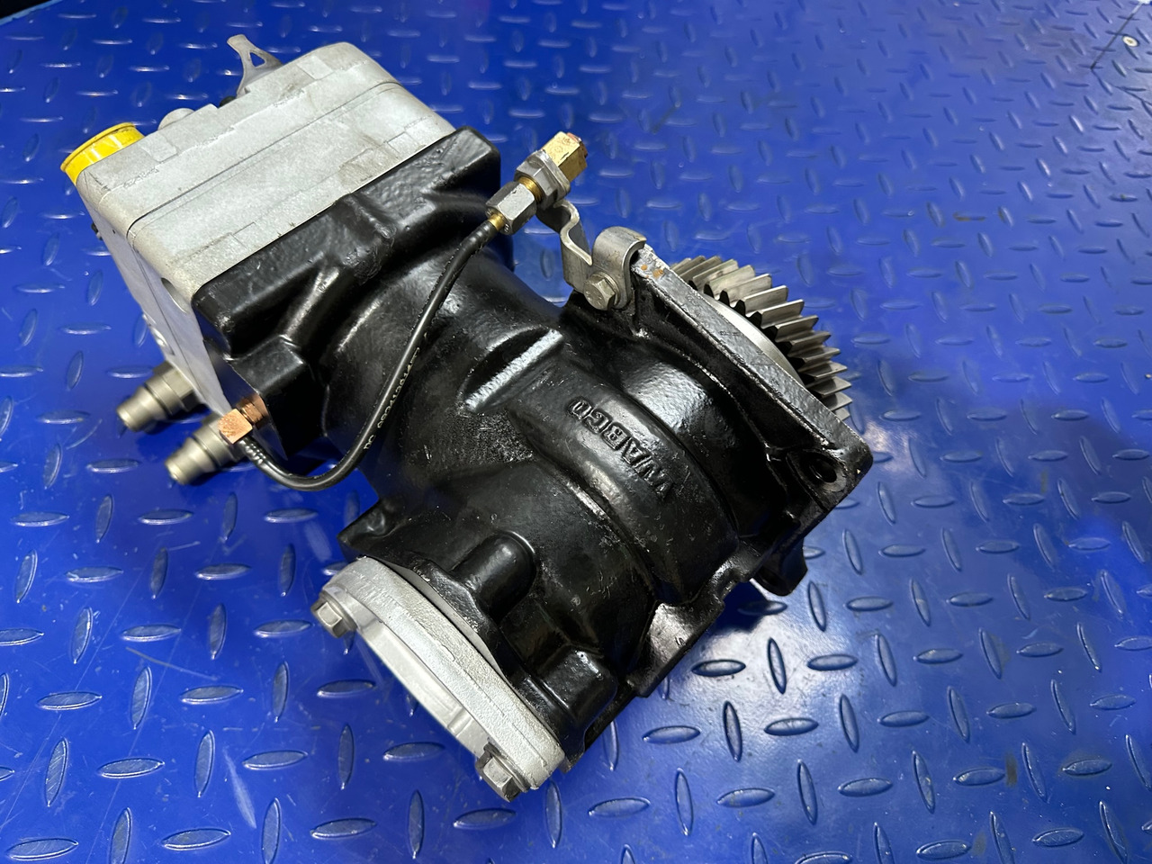 Mercedes Atego 3 Euro 6 Wabco Air Compressor A0011307615 - Recambio para Camión: foto 2 Mercedes Atego 3 Euro 6 Wabco Air Compressor A0011307615 - Recambio para Camión: foto 2