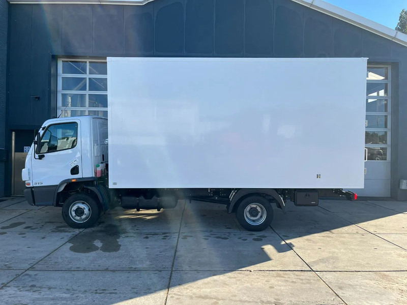 Mercedes-Benz Accelo 915 4x2 Closed Cargo Truck - Camión caja cerrada: foto 2 Mercedes-Benz Accelo 915 4x2 Closed Cargo Truck - Camión caja cerrada: foto 2