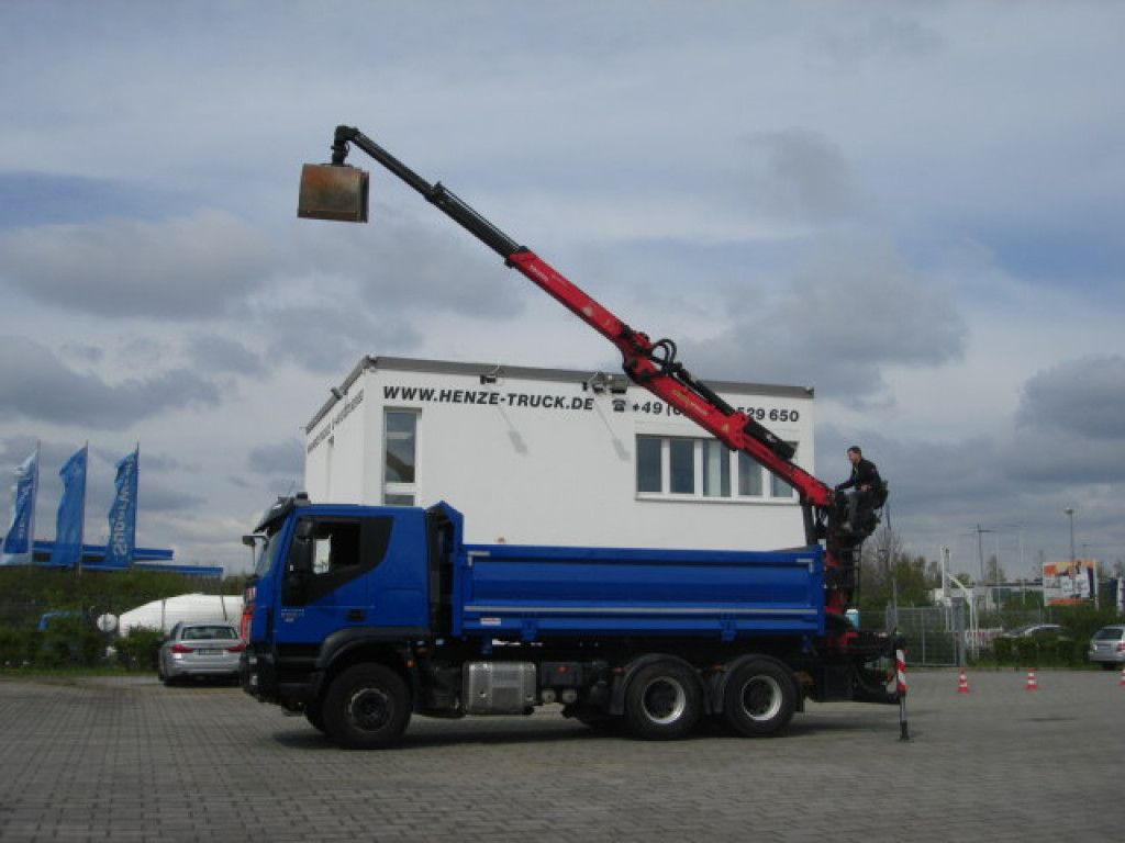 Iveco TRACKER 260T50 6x4 3-Achs Kipper Heckkran Espilo - Camión volquete, Camión grúa: foto 1 Iveco TRACKER 260T50 6x4 3-Achs Kipper Heckkran Espilo - Camión volquete, Camión grúa: foto 1