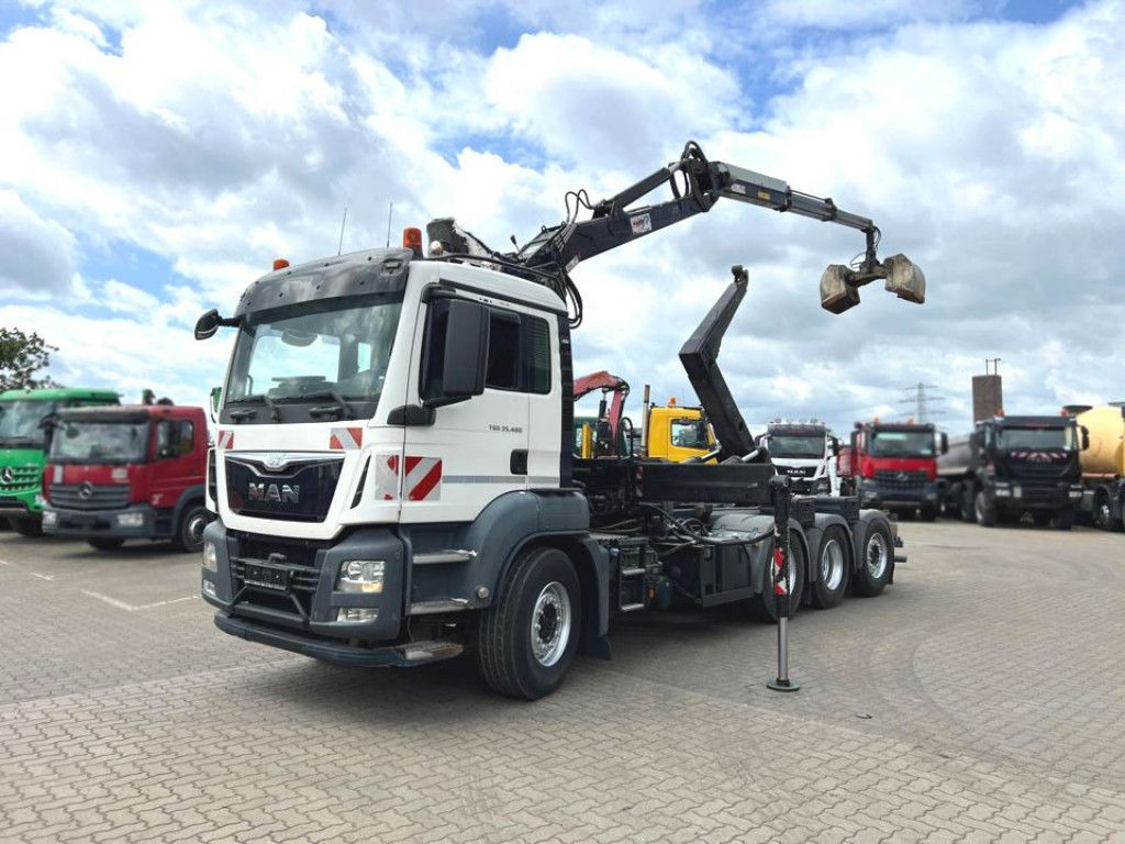 MAN TG-S 35.480 8x4 BL Abrollkipper mit Kran Penz-15 - Camión grúa: foto 3 MAN TG-S 35.480 8x4 BL Abrollkipper mit Kran Penz-15 - Camión grúa: foto 3