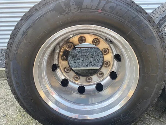 Michelin 355/50x22,5 - 2 stuks en 295/60x22,5 - 4 stuks - Neumático para Camión: foto 3 Michelin 355/50x22,5 - 2 stuks en 295/60x22,5 - 4 stuks - Neumático para Camión: foto 3