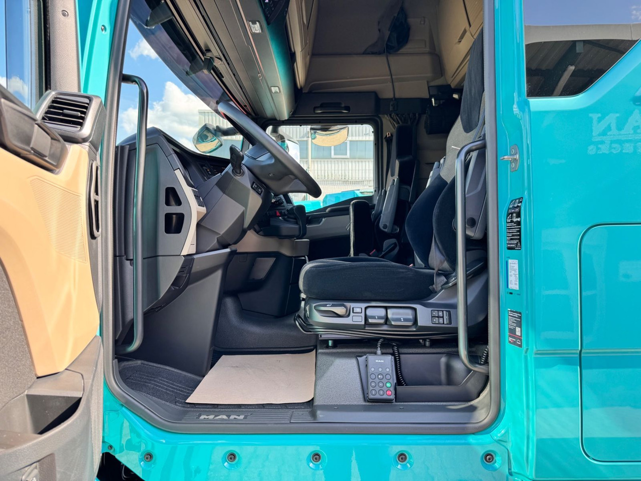 Leasing para  MAN 18.510 TGX 4x2 BL  GX 2x Tanks TOP Ausstattung MAN 18.510 TGX 4x2 BL  GX 2x Tanks TOP Ausstattung: foto 9