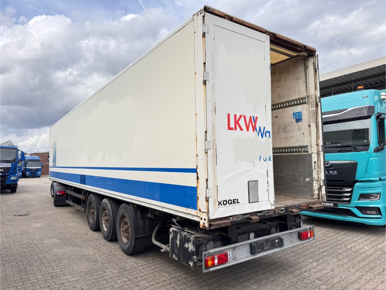 Kögel SPKH 24 Koffer 3-Achser - Semirremolque caja cerrada: foto 2 Kögel SPKH 24 Koffer 3-Achser - Semirremolque caja cerrada: foto 2