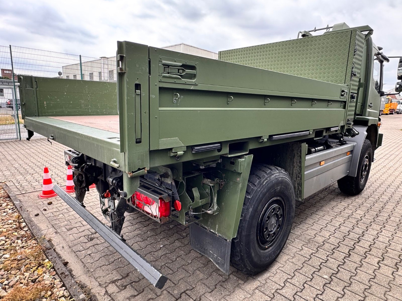Mercedes-Benz 1018 Atego 4x4 Allrad Miltär Camper - Furgoneta caja abierta: foto 4 Mercedes-Benz 1018 Atego 4x4 Allrad Miltär Camper - Furgoneta caja abierta: foto 4