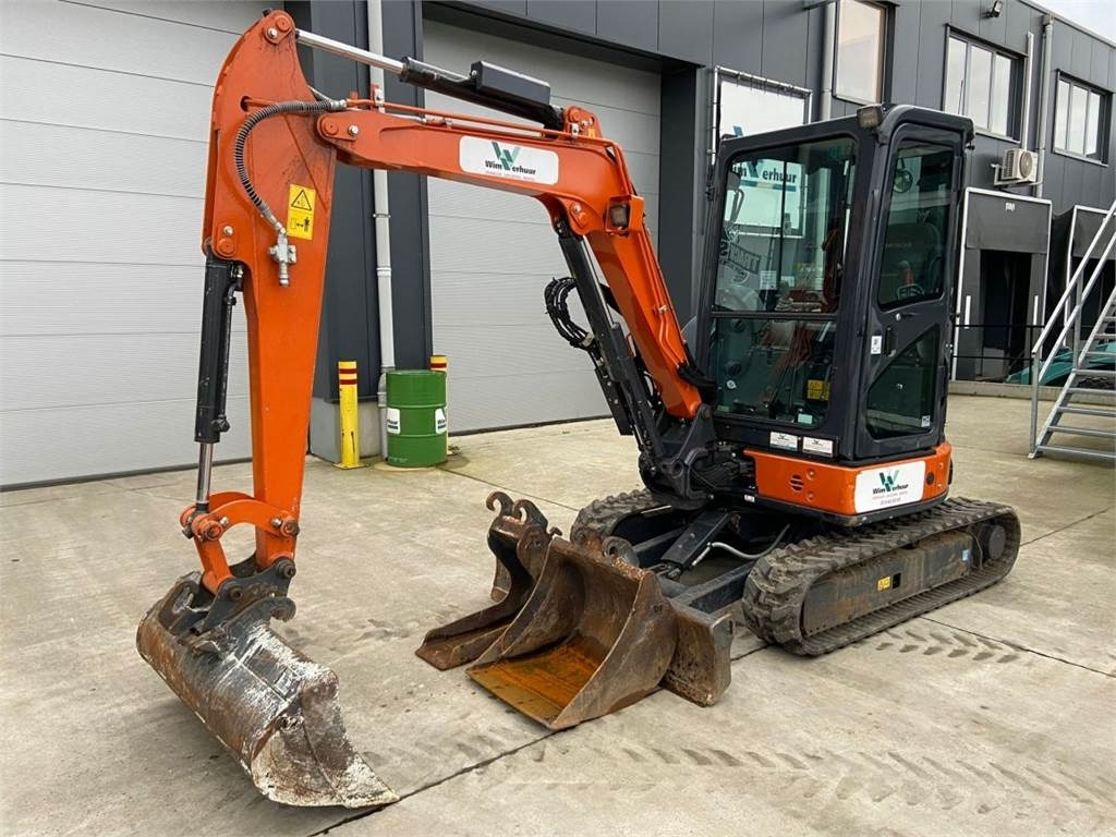 Hitachi ZX33U-6 (7294) - Miniexcavadora: foto 4 Hitachi ZX33U-6 (7294) - Miniexcavadora: foto 4