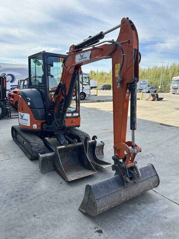 Hitachi ZX33U-6 (7740) - Miniexcavadora: foto 3 Hitachi ZX33U-6 (7740) - Miniexcavadora: foto 3
