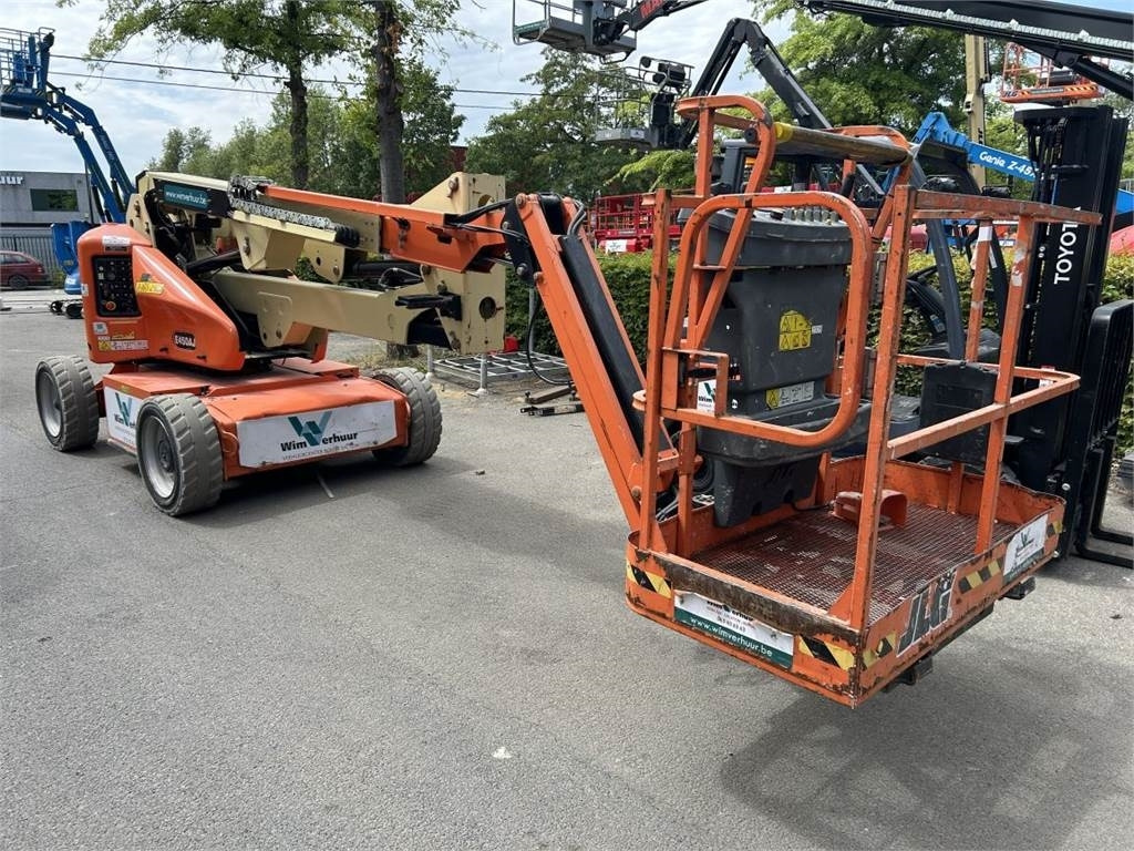 Plataforma articulada JLG E450AJ (2005): foto 1