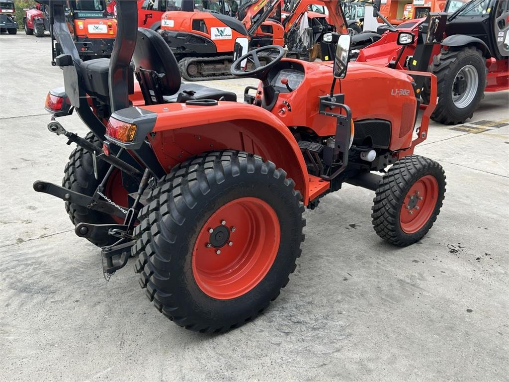 Kubota L1-382 (7325)  - Tractor municipal: foto 4 Kubota L1-382 (7325)  - Tractor municipal: foto 4