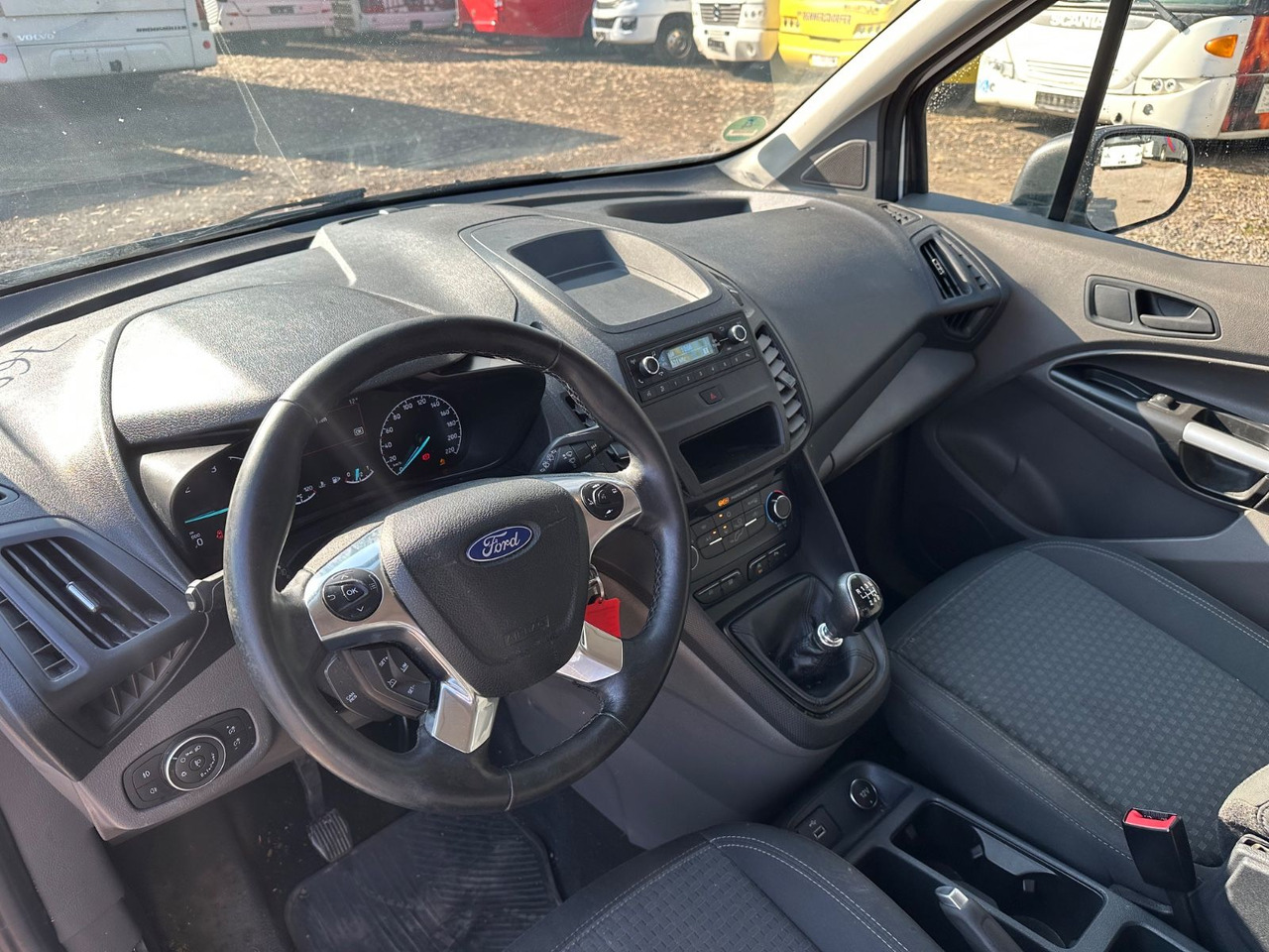 Ford Grand Tourneo 1.5 EcoBlue 74kW Auto Trend - Furgoneta de pasajeros: foto 5 Ford Grand Tourneo 1.5 EcoBlue 74kW Auto Trend - Furgoneta de pasajeros: foto 5