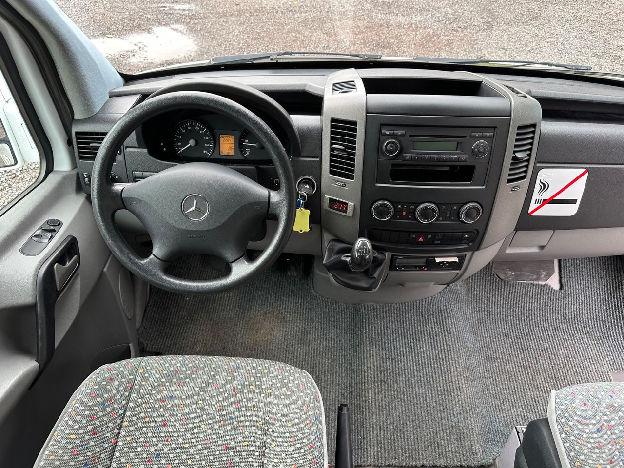 Mercedes-Benz Sprinter 316 CDi (17Sitze*DE*AC*Reise) - Minibús, Furgoneta de pasajeros: foto 4 Mercedes-Benz Sprinter 316 CDi (17Sitze*DE*AC*Reise) - Minibús, Furgoneta de pasajeros: foto 4
